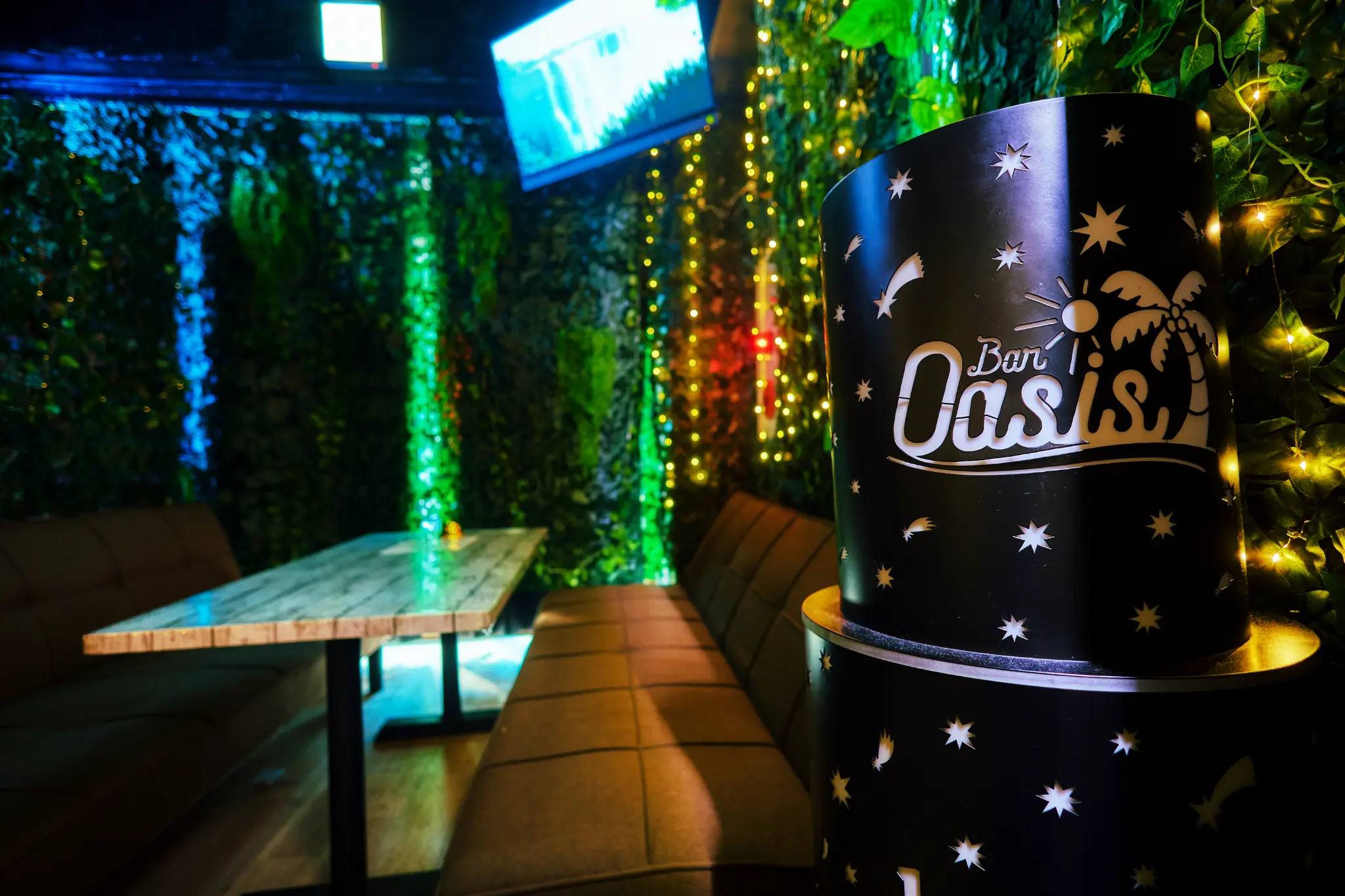 Bar Oasis 店内